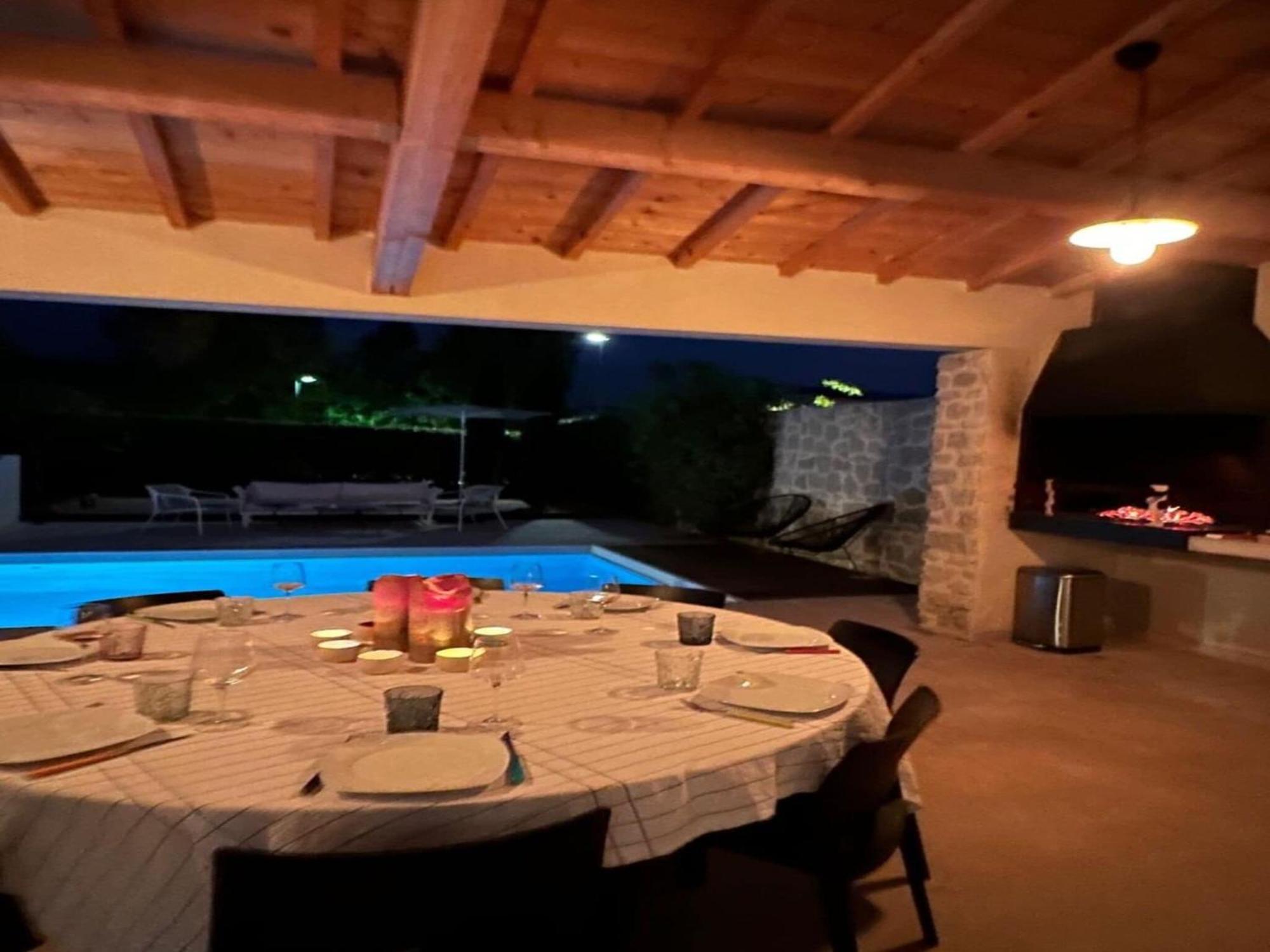 Modern Villa With Private Pool In Malauc N 马洛塞讷 外观 照片